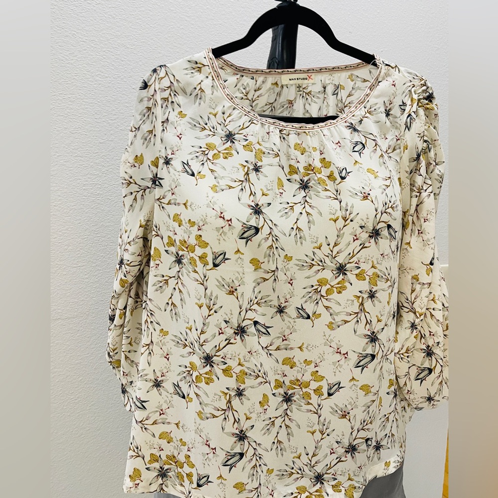 Max Studio Women’s blouse Size L